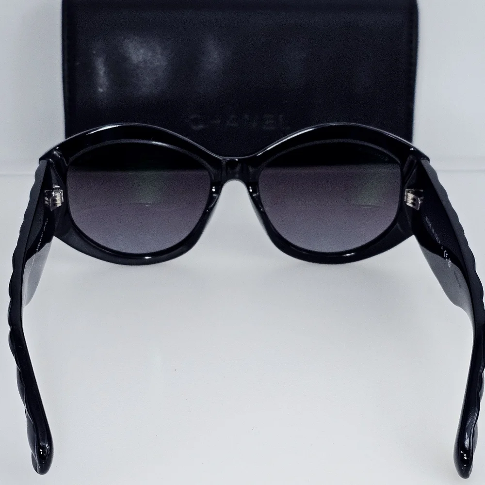 Luxe Style Oversized Sunglasses | Black | Quilted Arm Statement Frames - Picture 10 of 12